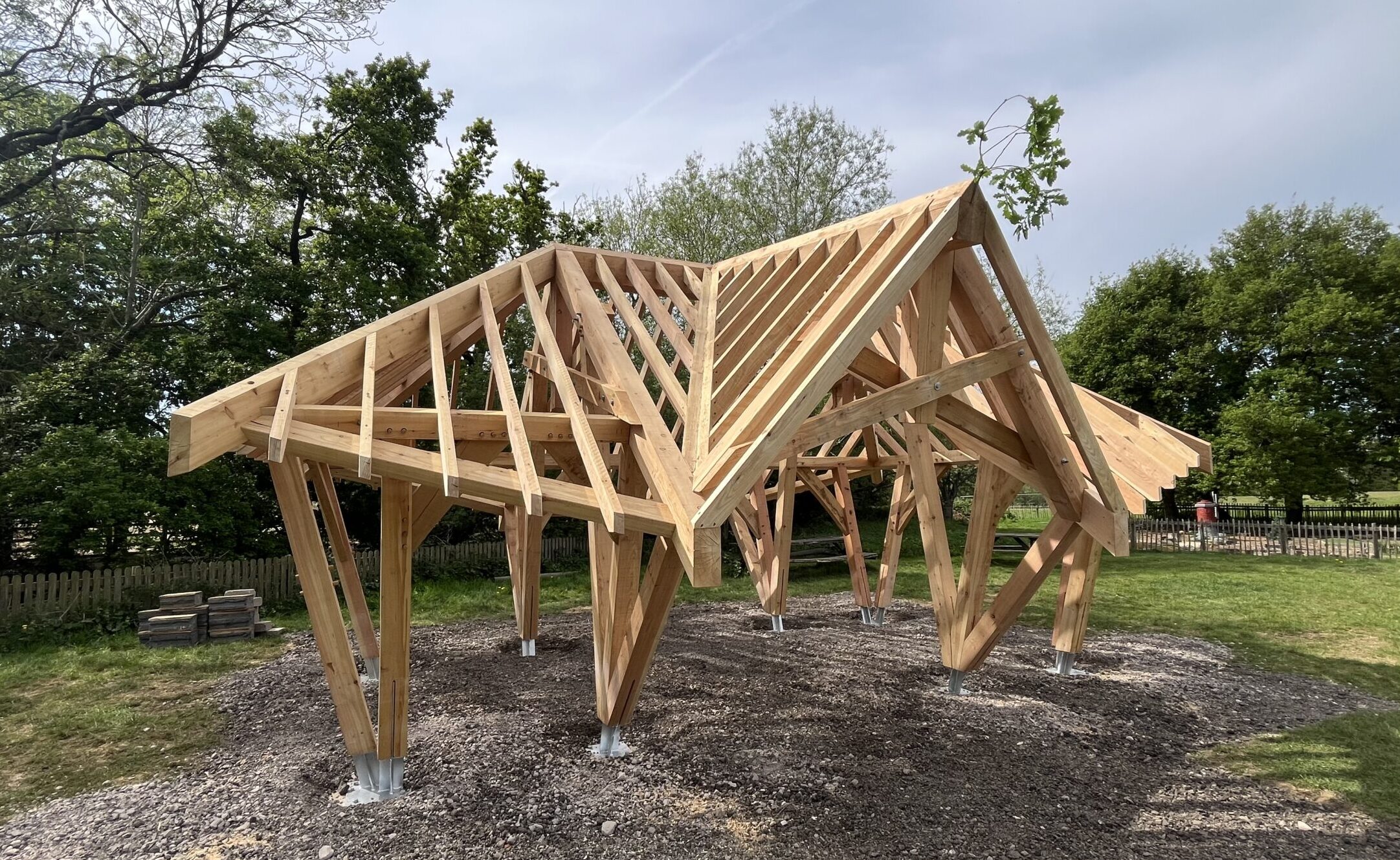 Retour d’expérience sur un chantier unique : construire une salle de classe en extérieur